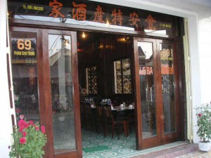 今の中国では稀な、古いけれども、こぎれいなレストランが目に付く